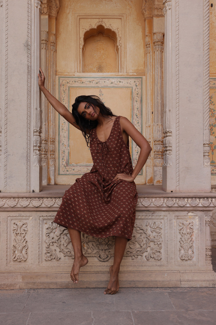 Sundress Midi Almond — close-up neckline and tie detail, adjustable tie-gather at neckline, almond cotton block print fabric, handcrafted artisan Jaipur India | Daughters of India